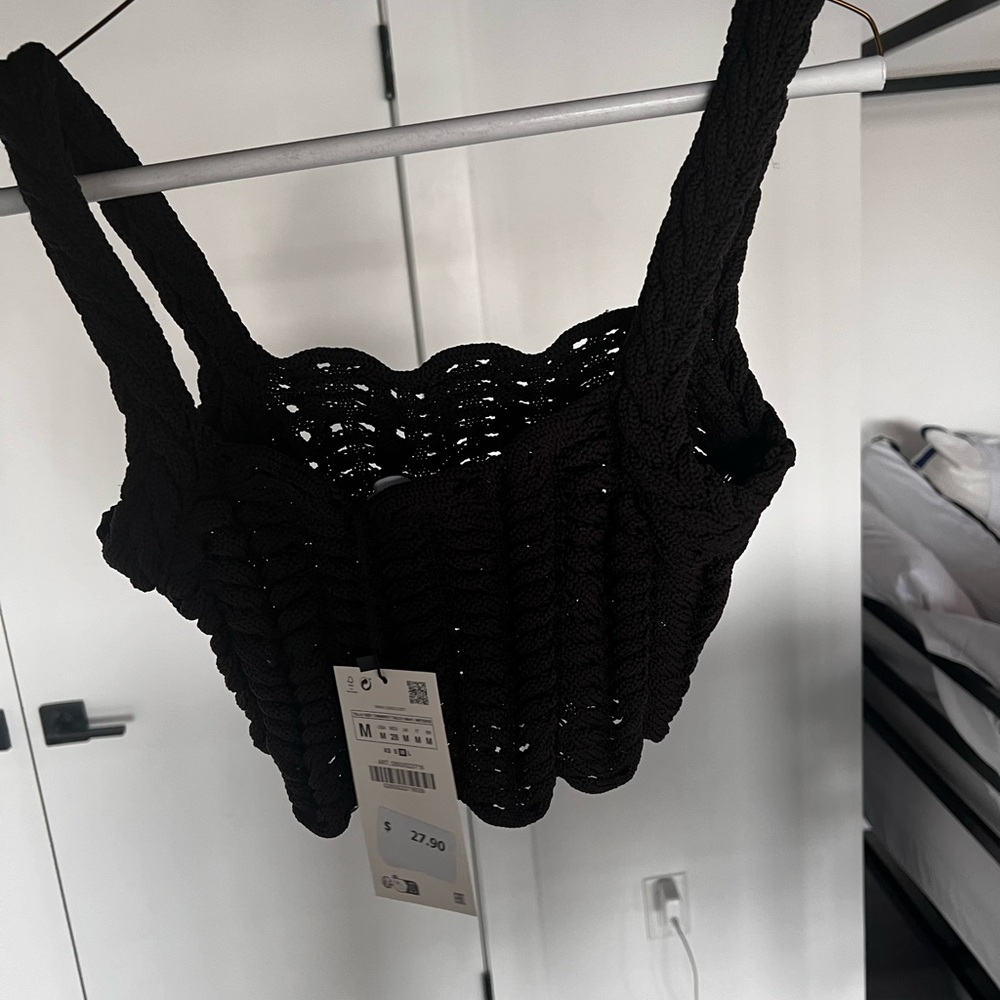 ZARA KNIT CROP TOP (NEVER WORN)